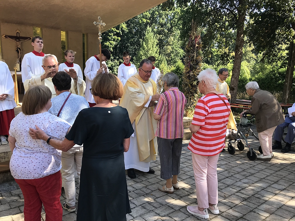 Gottesdienst Kranke und Behinderte Kommunionspendung