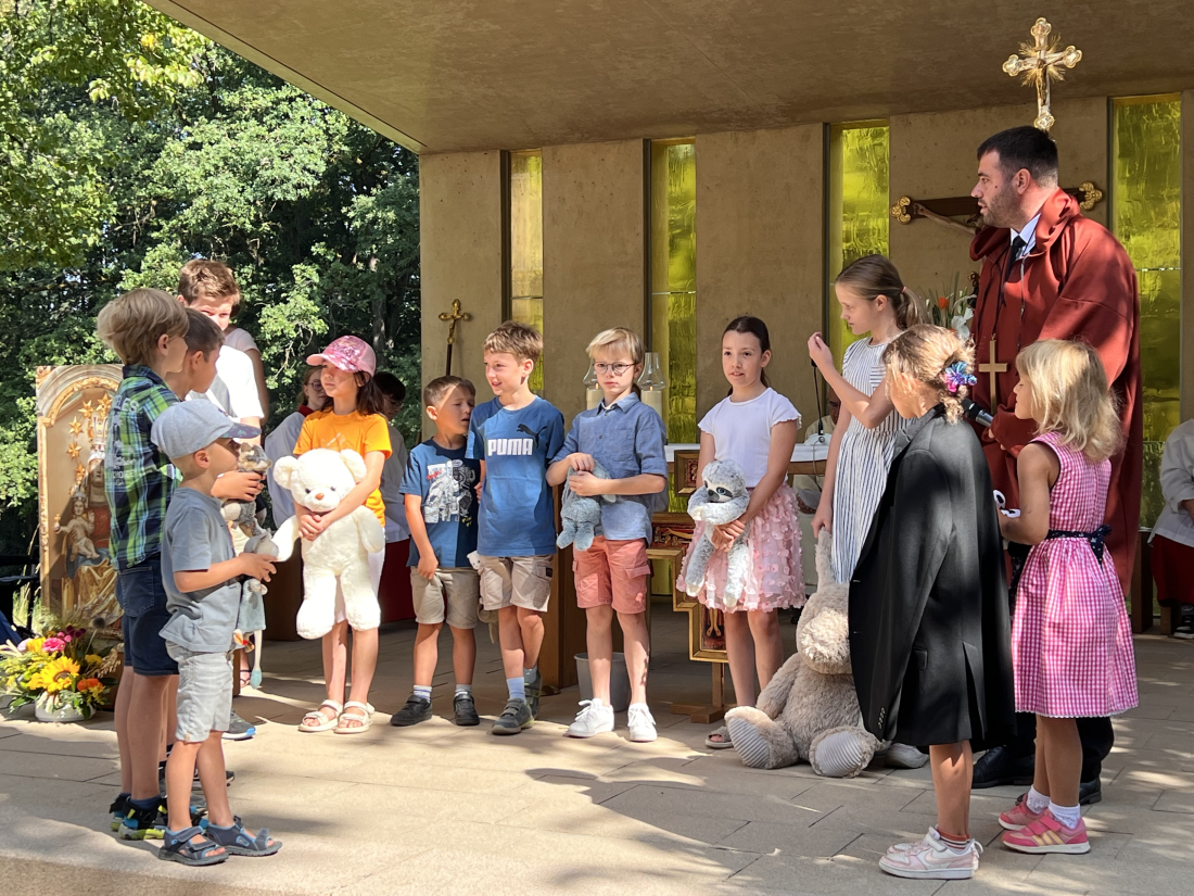 Kinder mit Ihren Tieren
